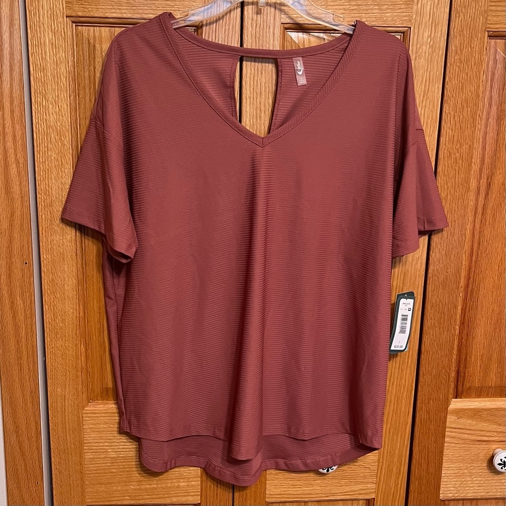 MTA Pro terracotta color t shirt. Size large. Vneck Back detail. Short s…
